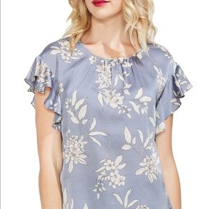 Vince Camuto etched bouquet floral print blouse 🦋